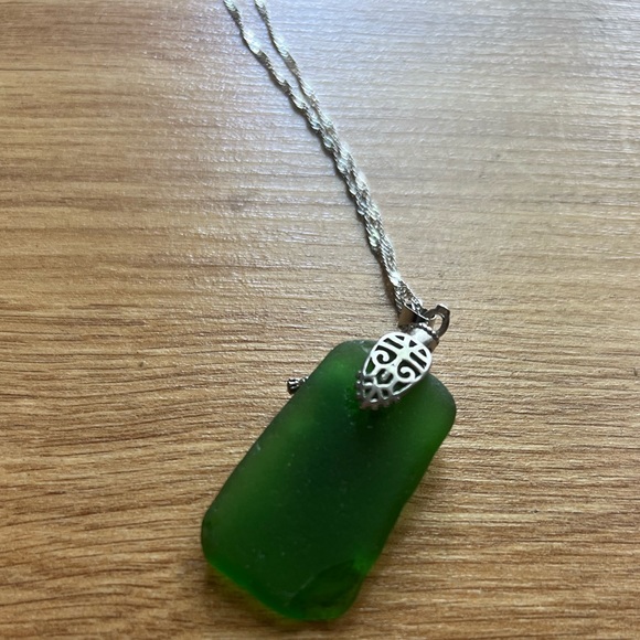 Sea Glass Necklace green with Elephant Charm - Picture 2 of 6